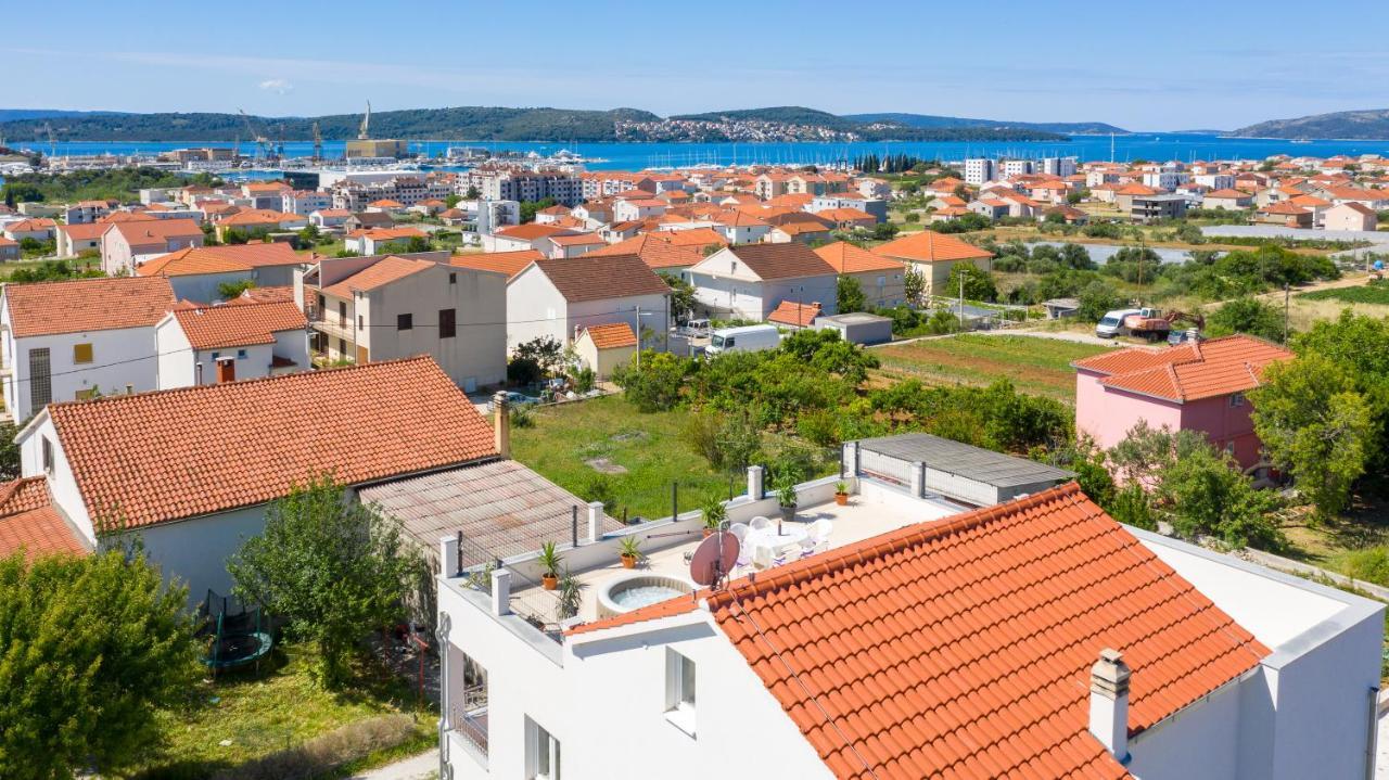 Luxury Apartment With Garden Jacuzzi And Wellness Trogir Exterior foto