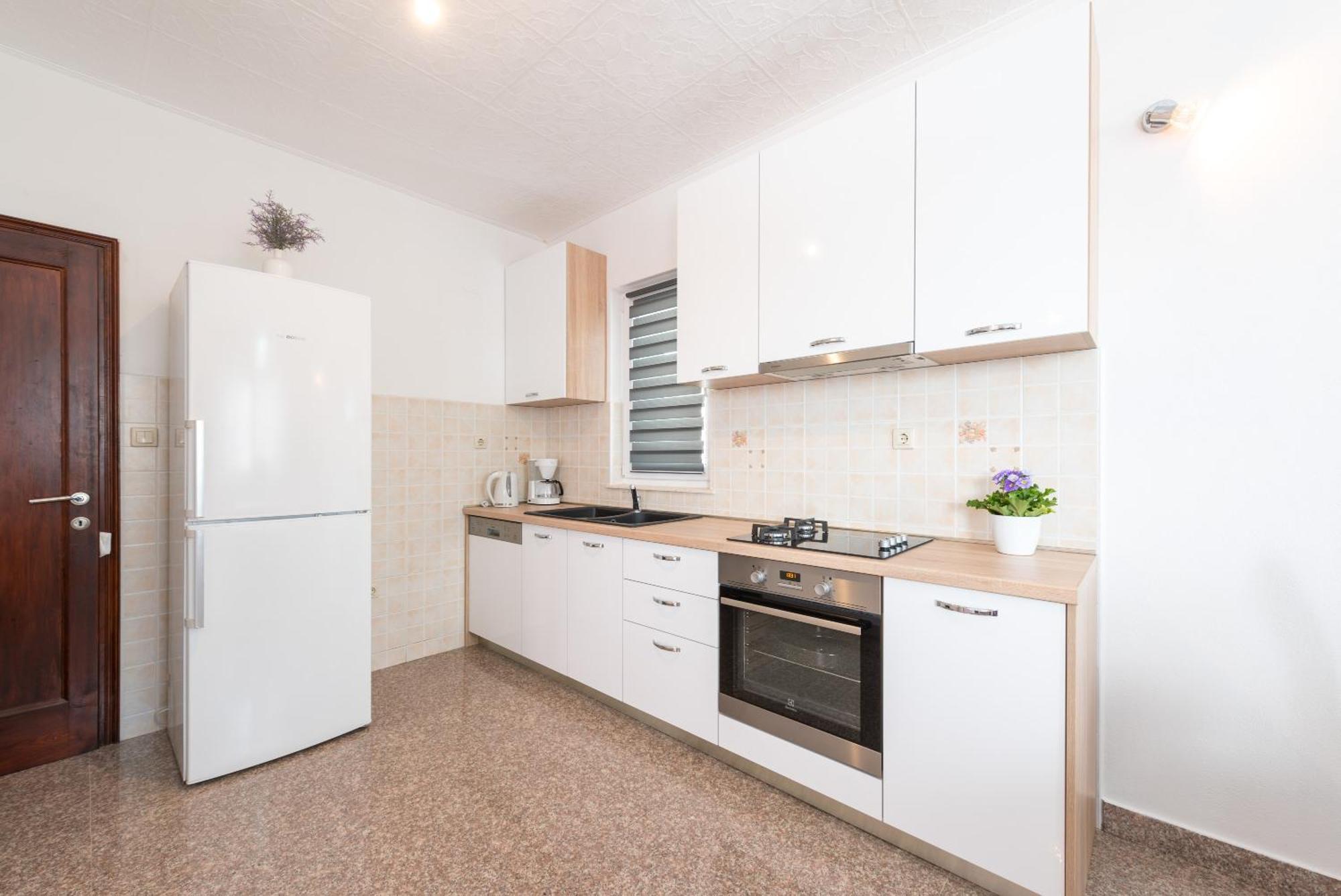 Luxury Apartment With Garden Jacuzzi And Wellness Trogir Exterior foto