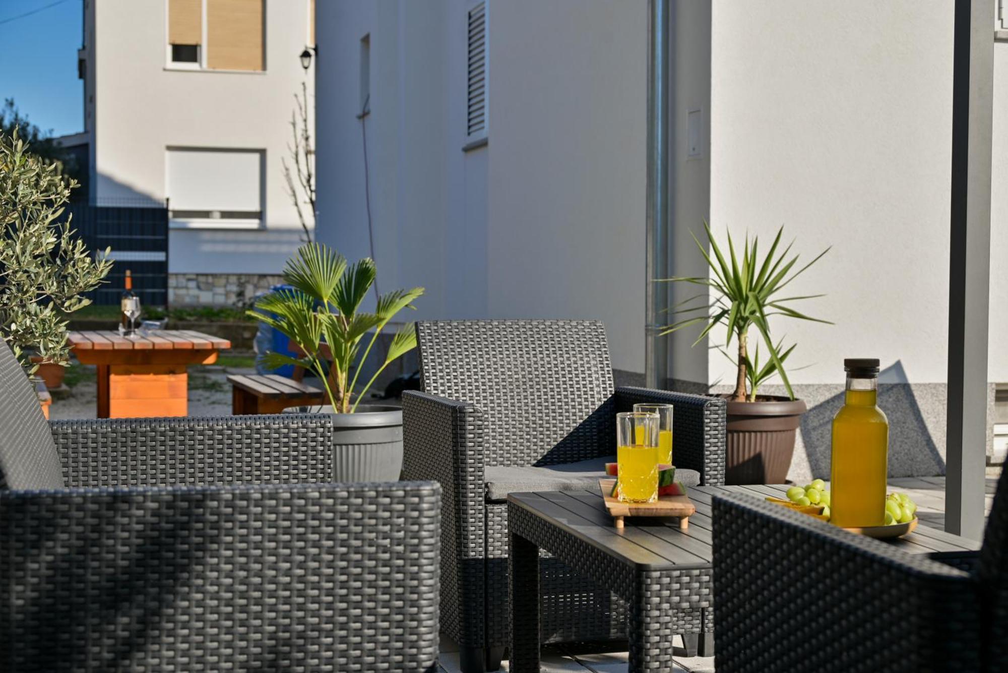 Luxury Apartment With Garden Jacuzzi And Wellness Trogir Exterior foto