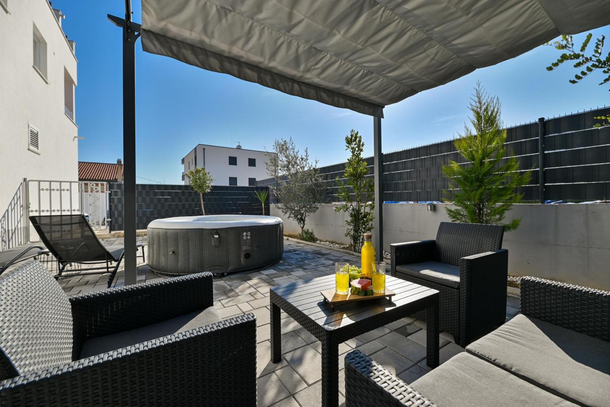 Luxury Apartment With Garden Jacuzzi And Wellness Trogir Exterior foto