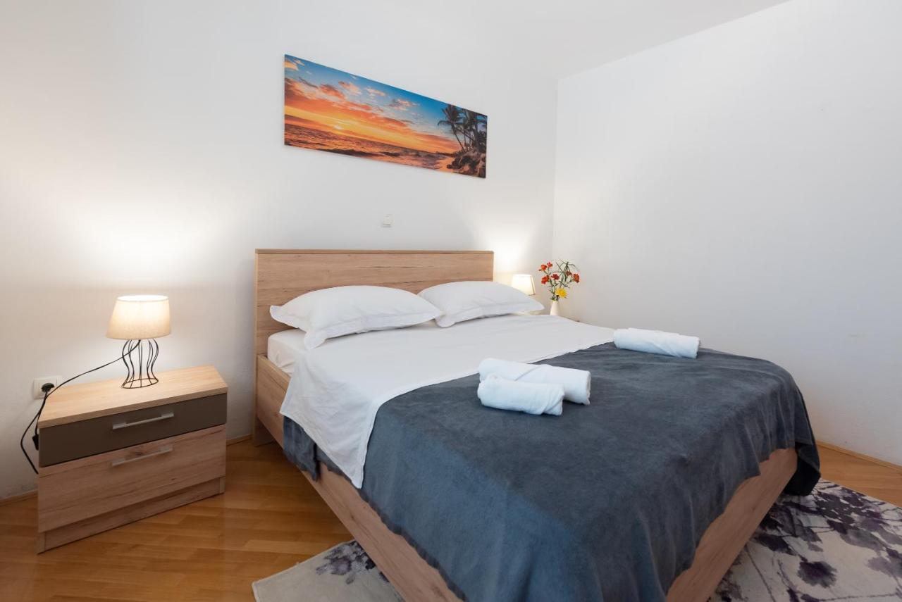 Luxury Apartment With Garden Jacuzzi And Wellness Trogir Exterior foto